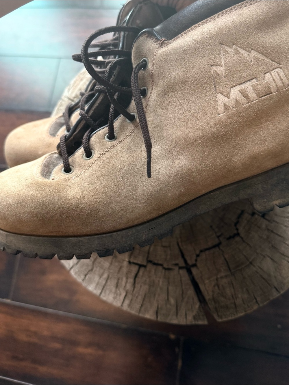 Men's Vintage Tan Suede Hiking Boots